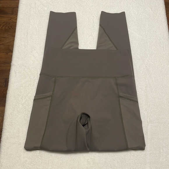 EUC Aerie Offline 7/8 leggings, size large long - Picture 2 of 7